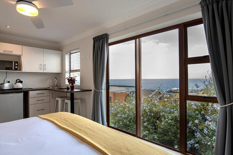 The Tides Bed & Breakfast Simon's Town Exterior photo